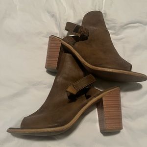 Very Volatile light brown ankle boots size 8.5